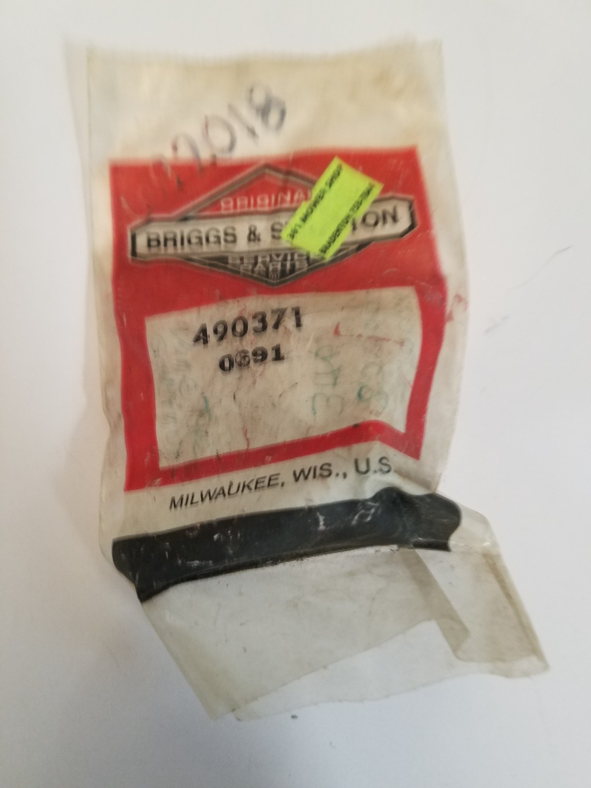 Briggs & Stratton Throttle Shaft 490371 - OEM Packaging - NEW- C2B gallery
