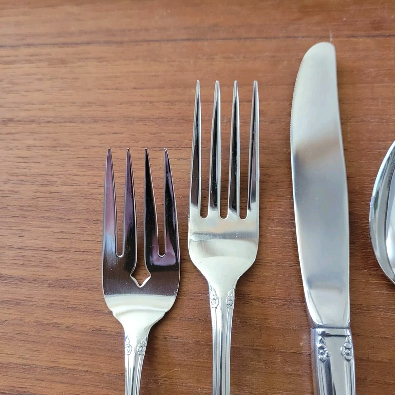 5 Piece Place Setting SSS by Oneida Celebrity Stainless Forks Spoons Knife Minty gallery