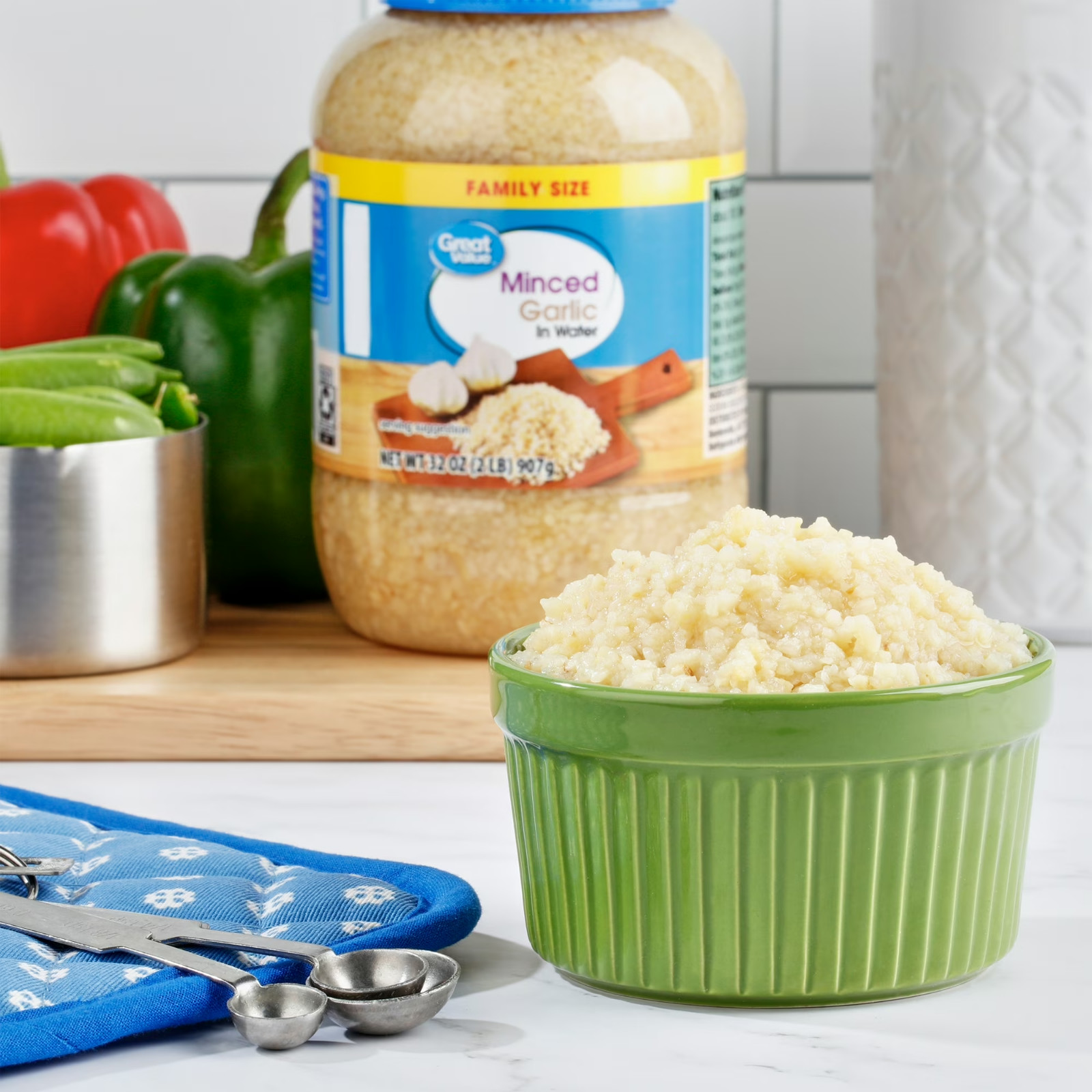 Great Value Family Size Minced Garlic in Water, 32 oz Jar gallery