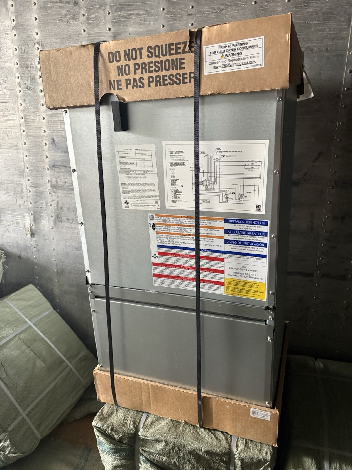 GOODMAN AWST18SU1405 1.5 Ton Wall Mounted PSC Air Handler With 5kw Heat Strip gallery
