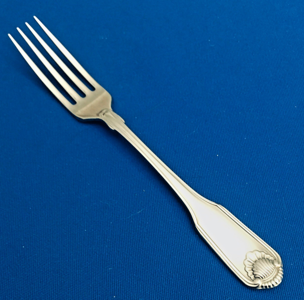 Oneida Classic Shell Stainless 1 Dinner Fork Cube Mark Very Nice gallery
