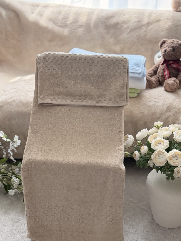 Soft Cotton Bath Towel 35 x 71 Solid Green White Blue Beige Textured Border gallery