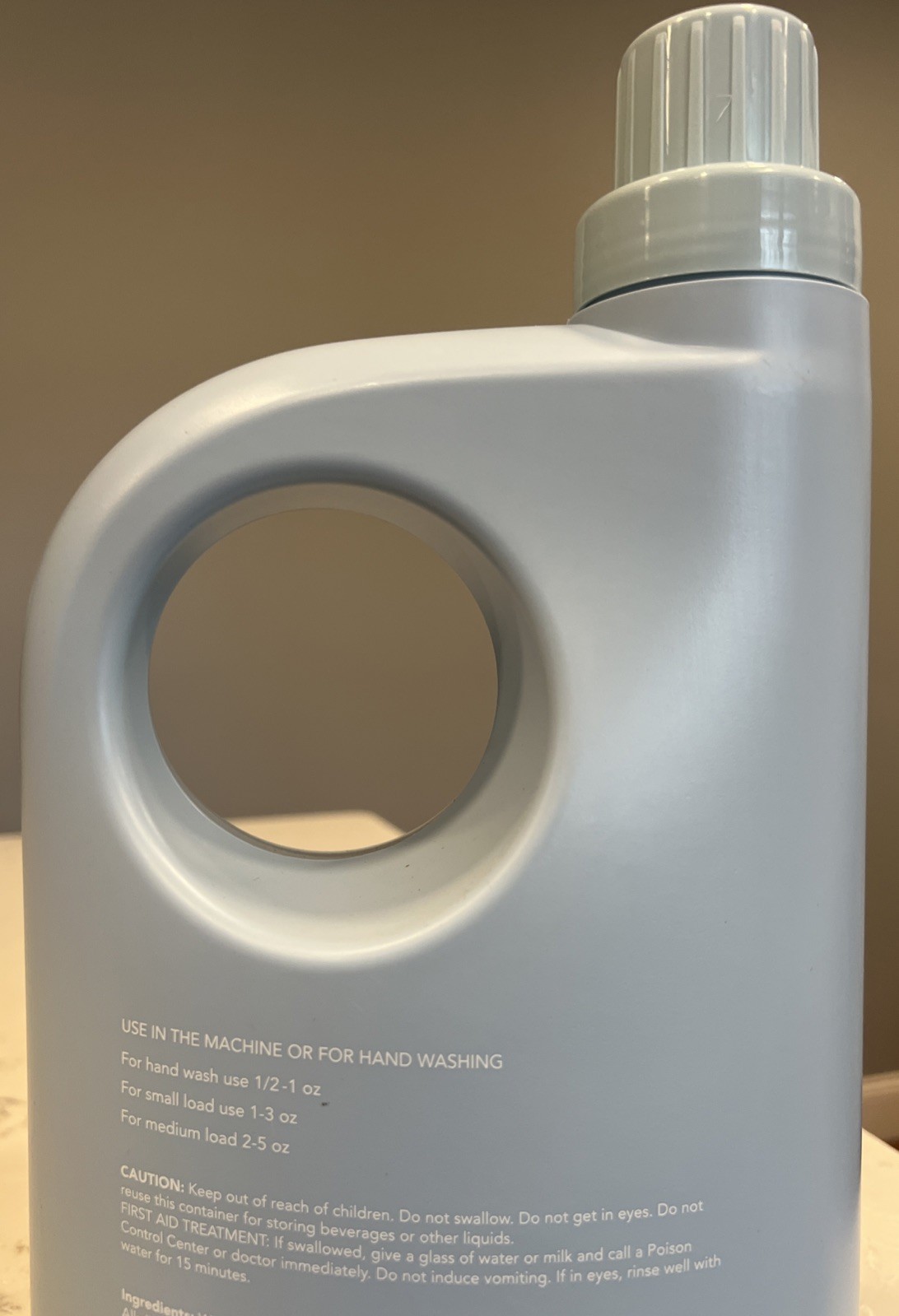 Sand + Fog Washed Linen Fine Laundry Detergent 2.1 Liter Cedarwood Vanilla Laven gallery