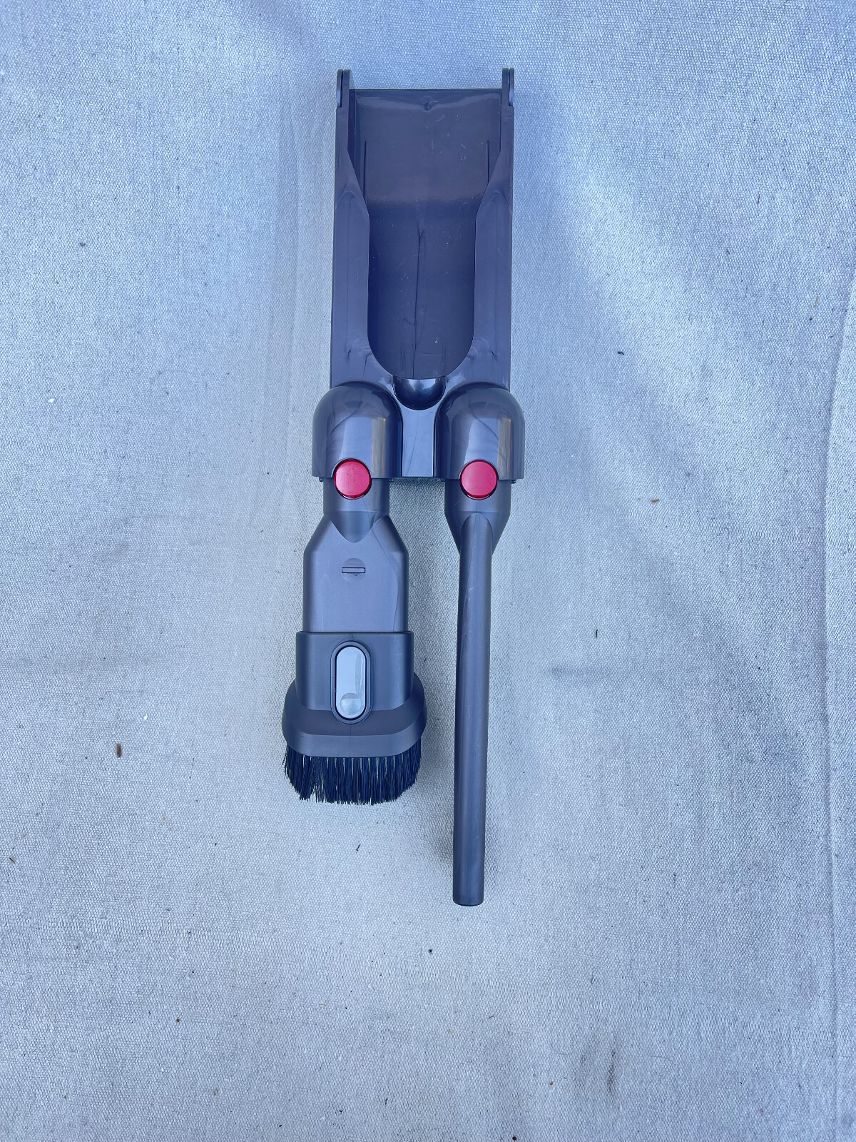 Dyson Wall-Mount Docking Station With Accessories Brand New Unused T113546 gallery