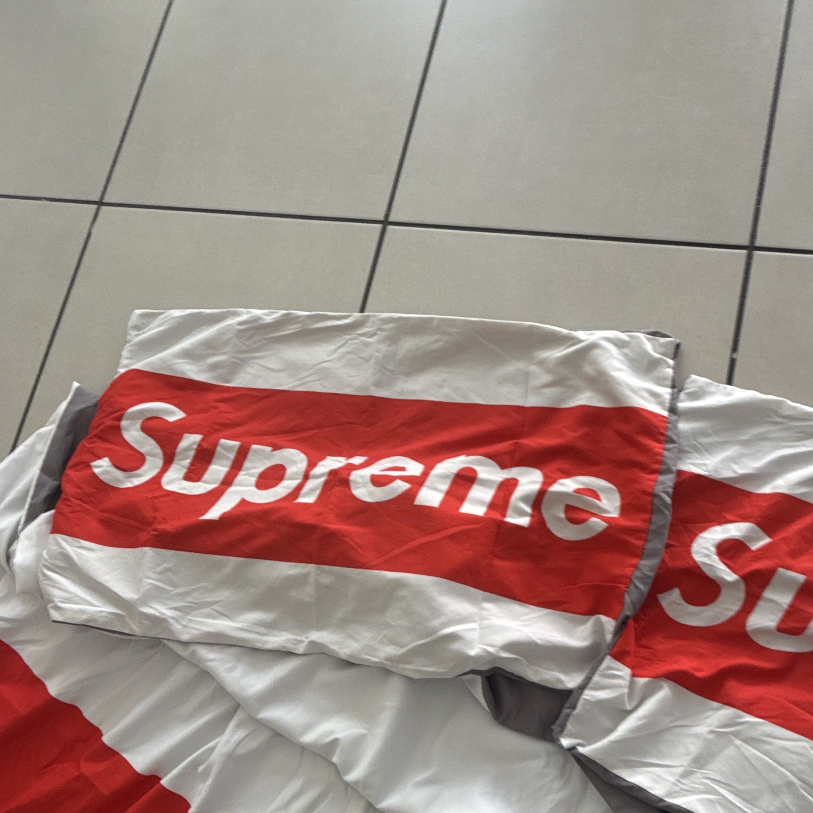 Supreme Box Logo FULL Duvet Set Red/White/Gray Zip w/ Pillowcase gallery