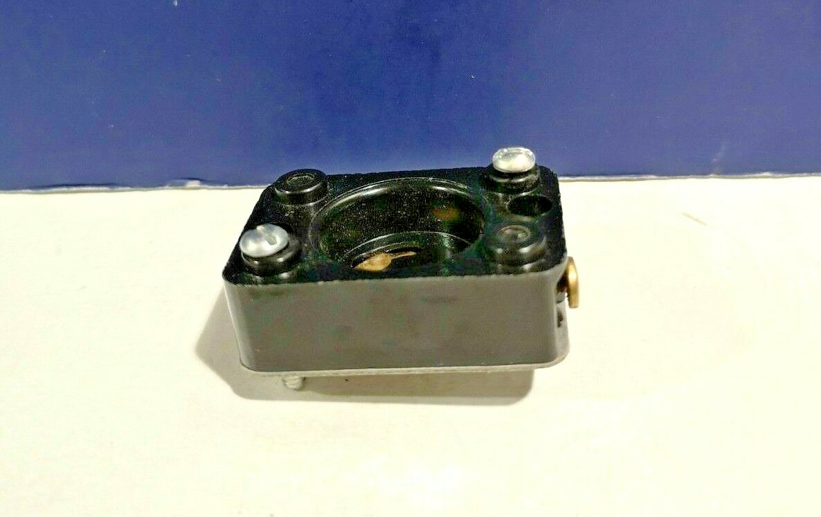 LEVITON Fluorescent Starter Base with Terminals 660W 250V 380 UL NEW 380-B gallery
