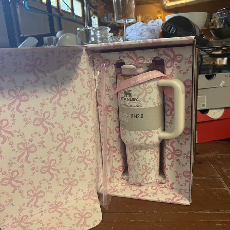 💕Stanley x LoveShackFancy 40 oz Quencher H2.0 NIB 💕 gallery
