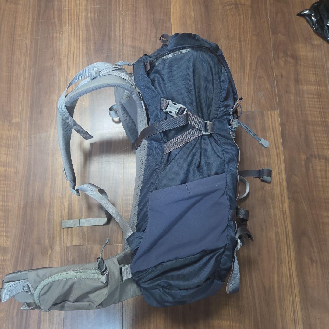 Mystery Ranch Scree 32 Navy Tactical Backpack with Quick-Access 3-Zip Design 5
