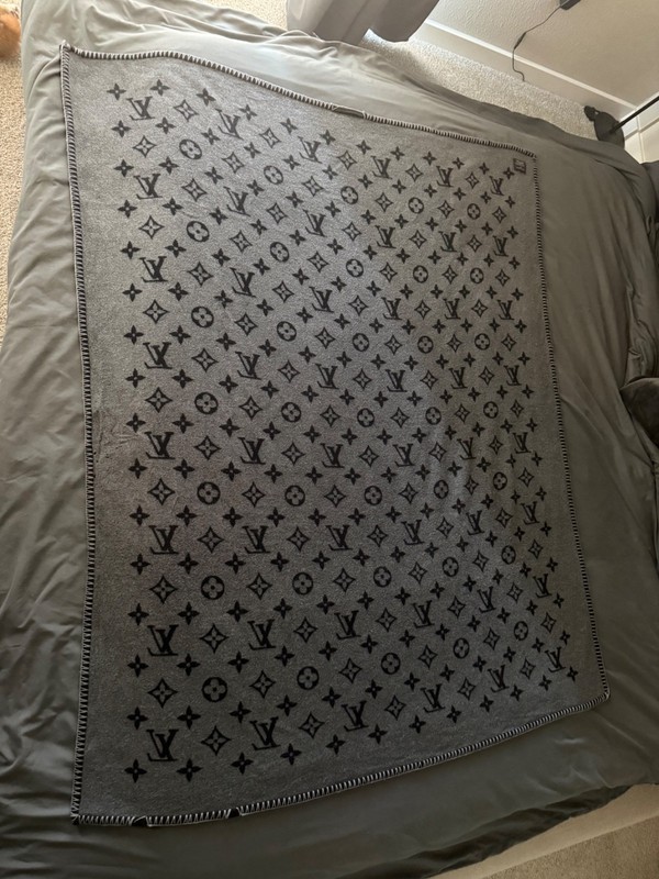 Louis Vuitton Monogram Eclipse throw blanket gallery