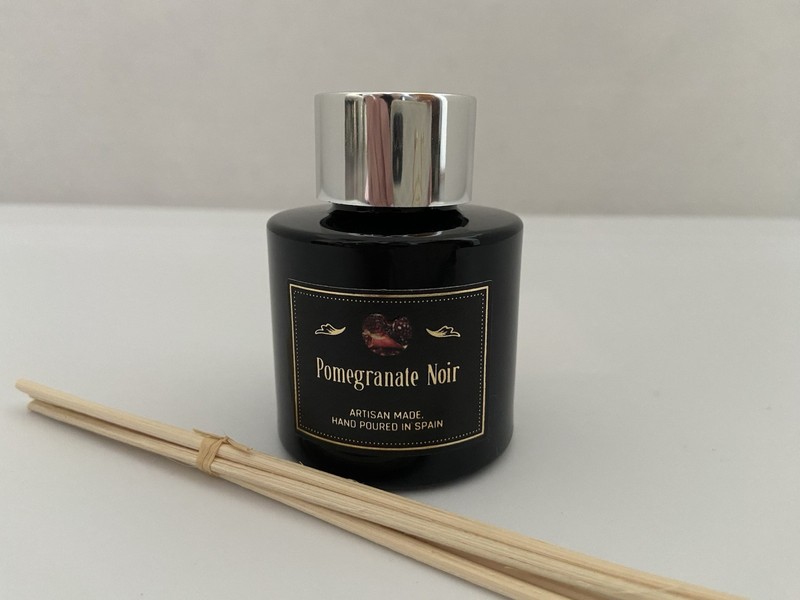 NEW Vila Hermanos mini diffuser & reeds 1.69 oz POMEGRANATE NOIR Made in SPAIN gallery