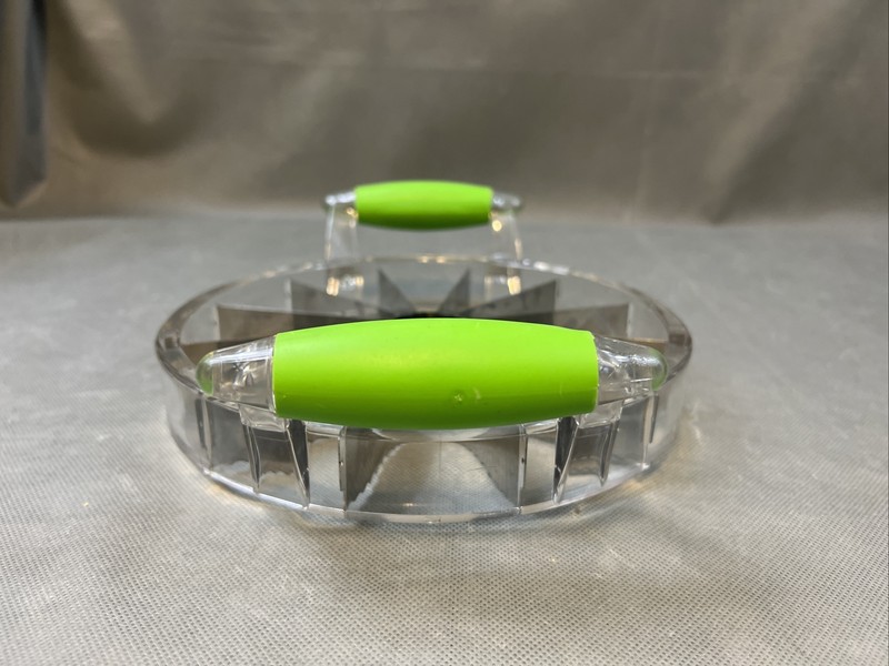 Watermelon Cutter Multifunctional Handheld Round Divided 8X10.5X1.5 Melon Slicer gallery