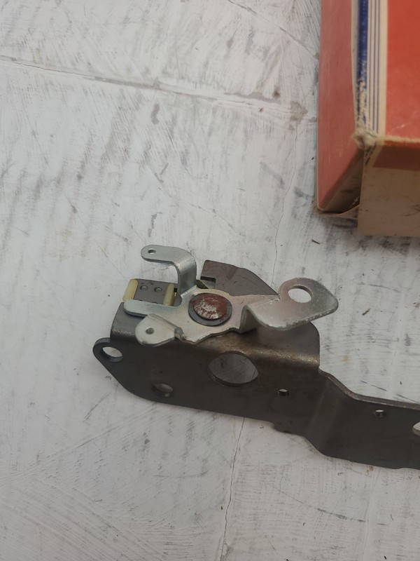 BRIGGS & SRATTON CONTROL BRACKET 391442 OEM NOS gallery