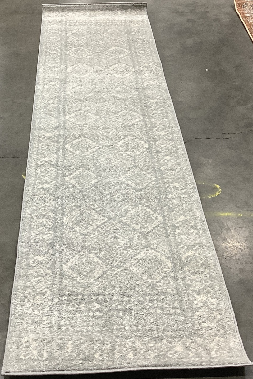 LTGREY / IVORY 2'-0" x 8'-0" Back Stain Rug, Reduced Price 1172685142 TUL264G-28 gallery