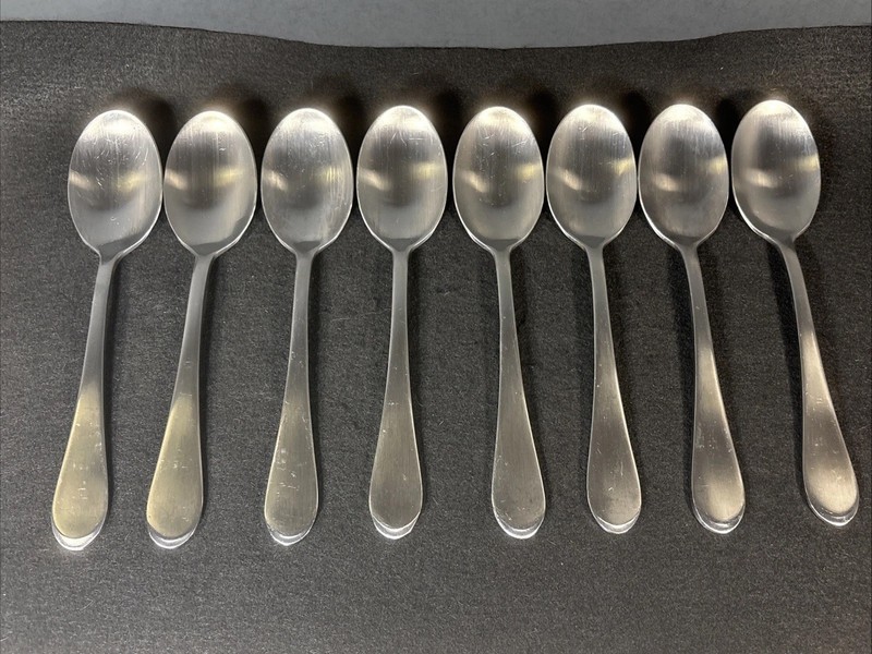25 pc Oneida ICARUS Stainless Flatware Set - 8 3pc Settings + Slotted Spoon gallery
