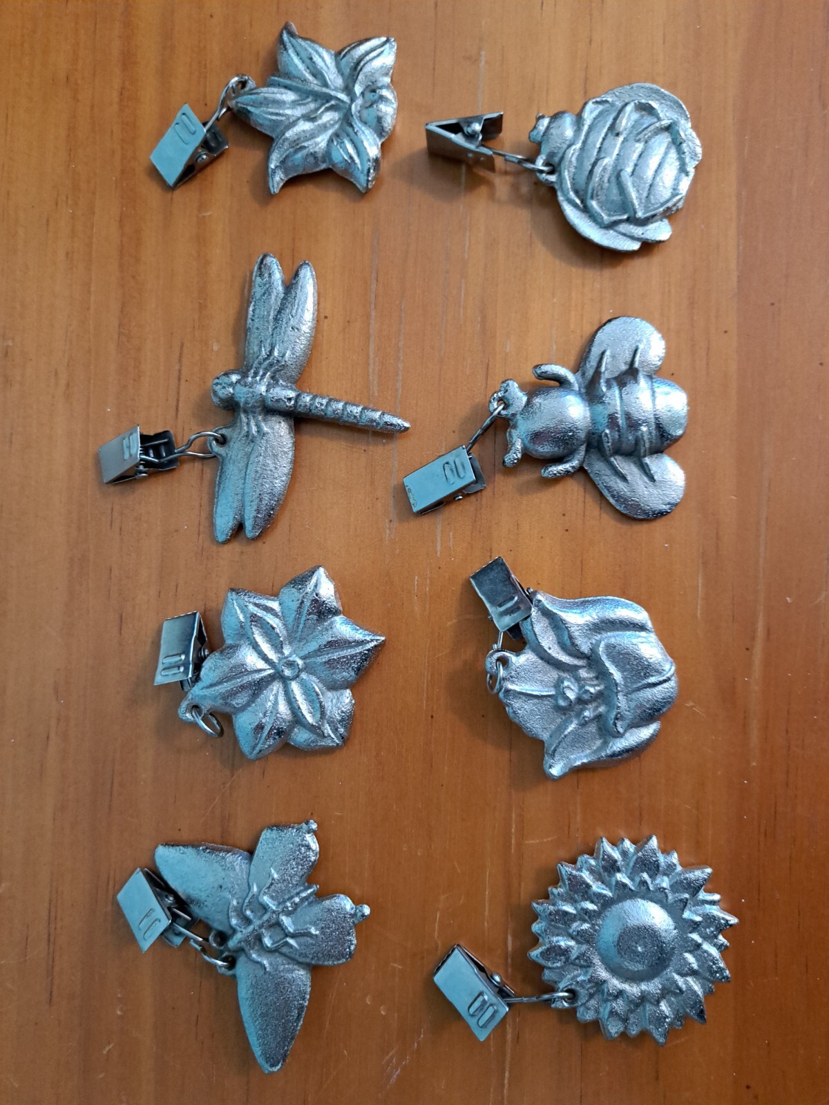 Decorative Flowers & Garden Tablecloth Clips Weighted gallery