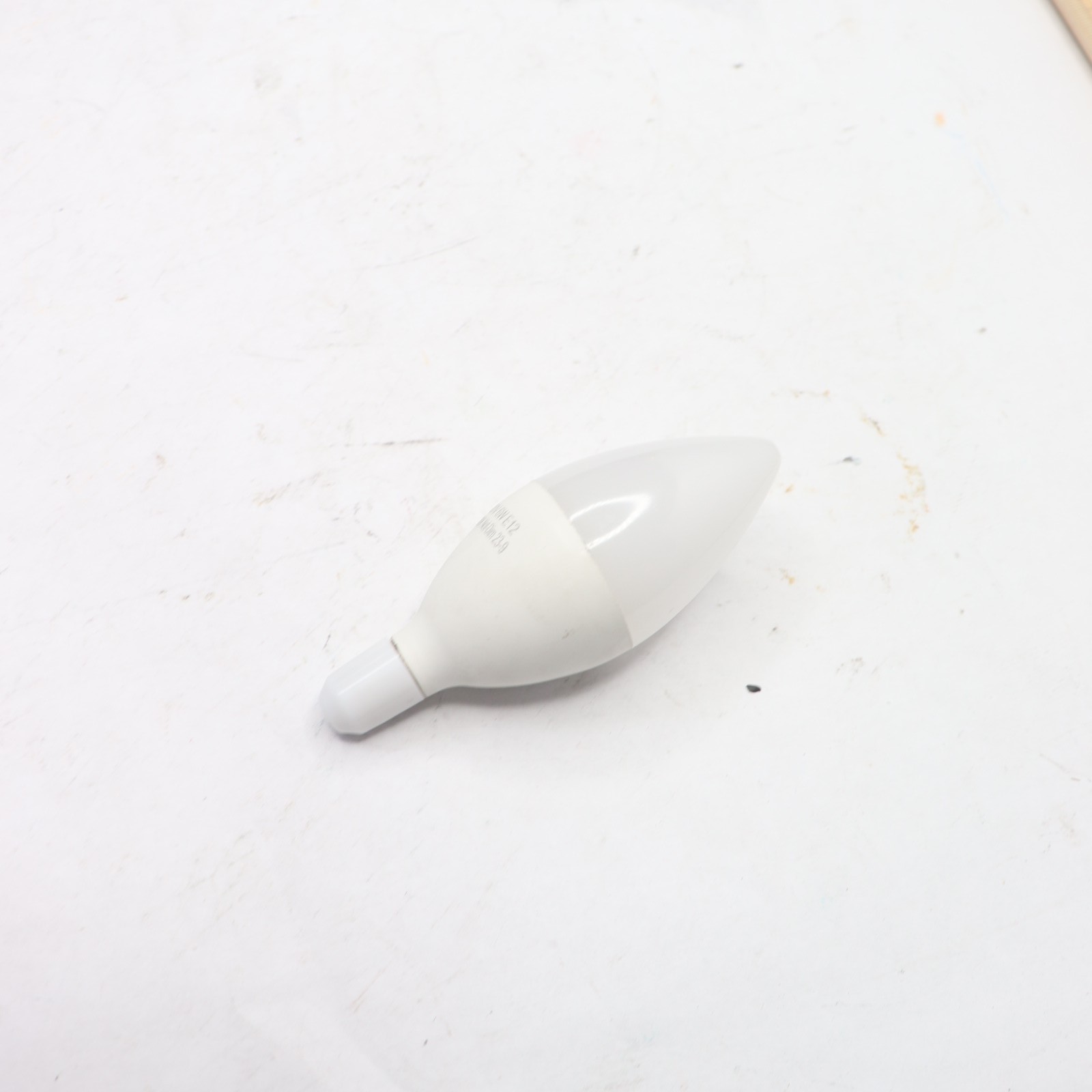 (6-Pk) LED Candelabra Bulbs Non-Dimmable E12 600lm 5000K Daylight 6W gallery
