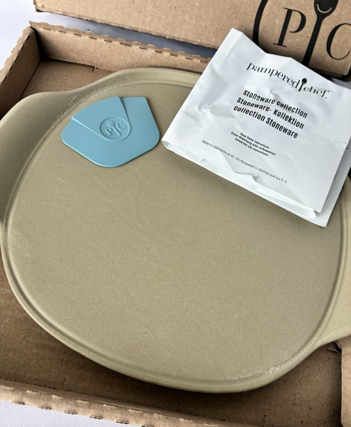 NEW Pampered Chef 100253 9" Personal Pizza Stone With Handles MADE IN USA gallery