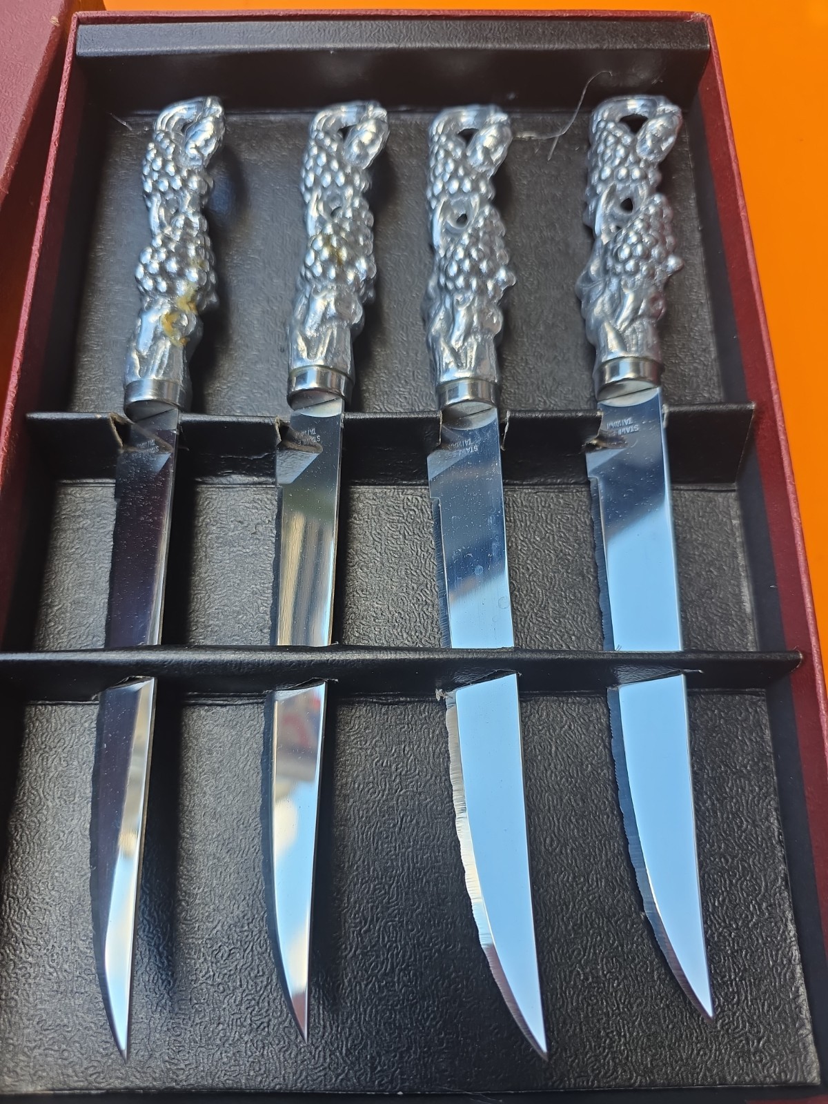 Set of 4 Arthur Court Grape Pattern Steak Knives With Box gallery
