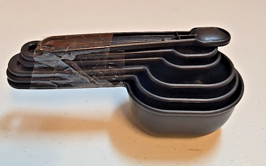 Six Piece Black Plastic Measuring Cup/Spoon Set; Oval gallery