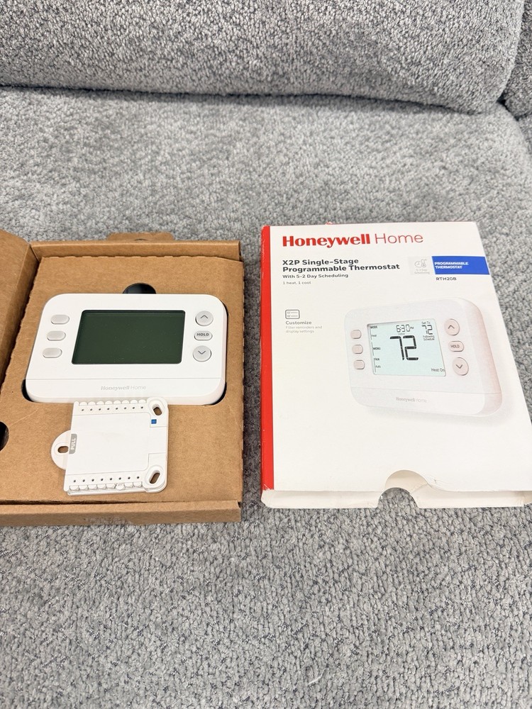 Honeywell X2P Single Stage Programmable Thermostat RTH20B Home 1 Heat/1 Cool NEW