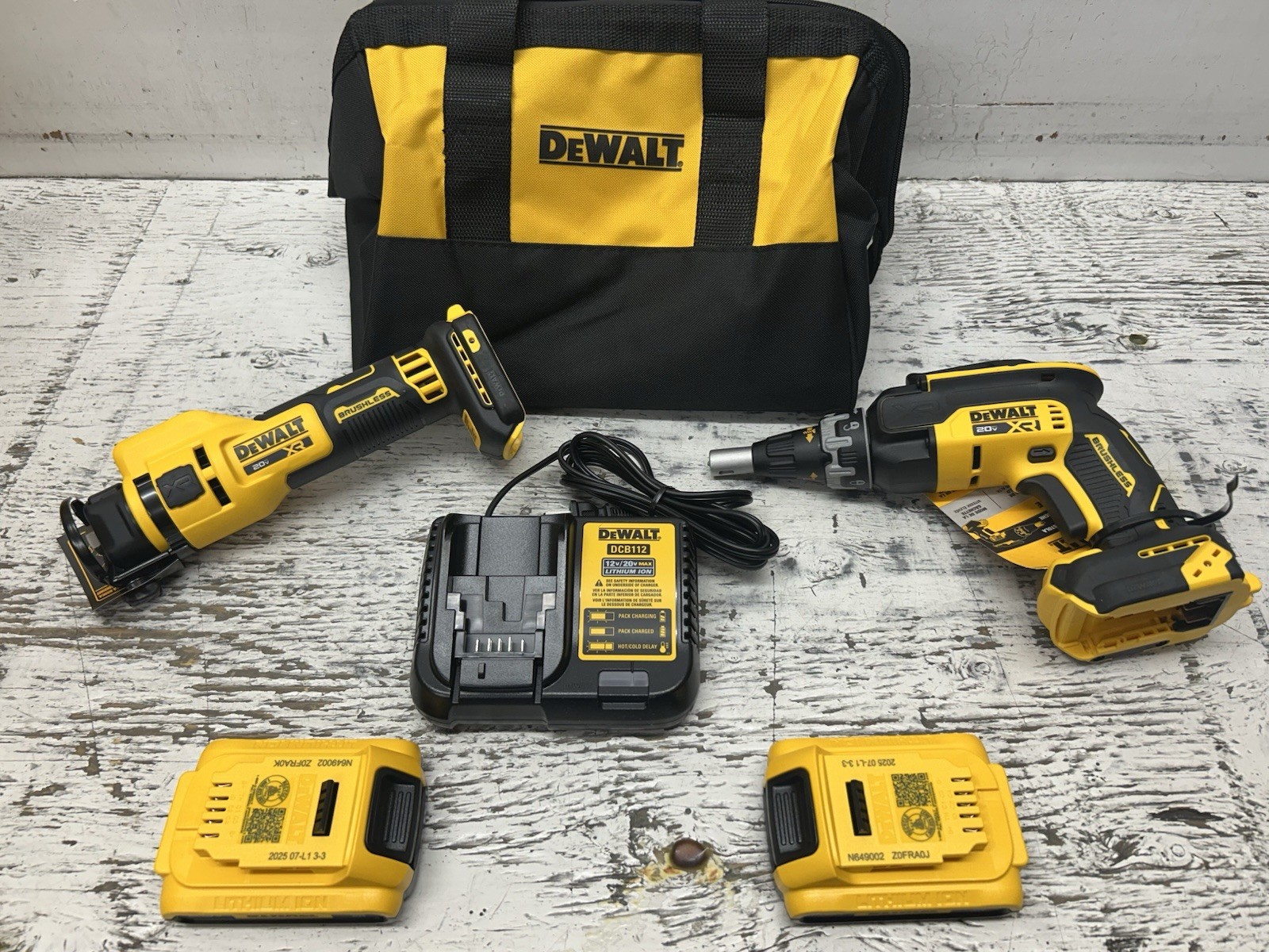 20V MAX XR Tool Combo Kit - DCK265D2 Drywall Cutout Tool And Cordless Screwgun gallery