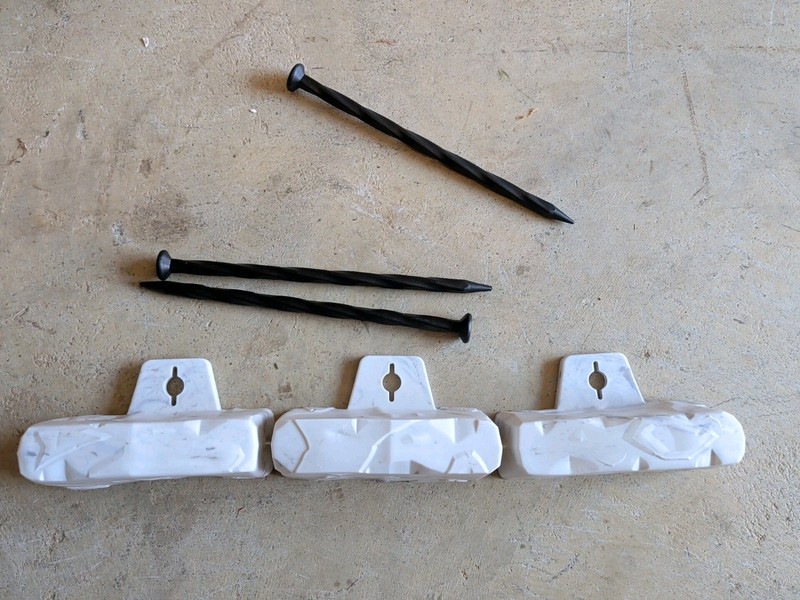 EasyFlex No-Dig Landscape Edging and Anchoring Spikes 2.7 “ Tall 15 Foot Set gallery