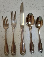 Oneida Classic Shell Stainless Flatware 5 pc place setting Cube, R, 18/10