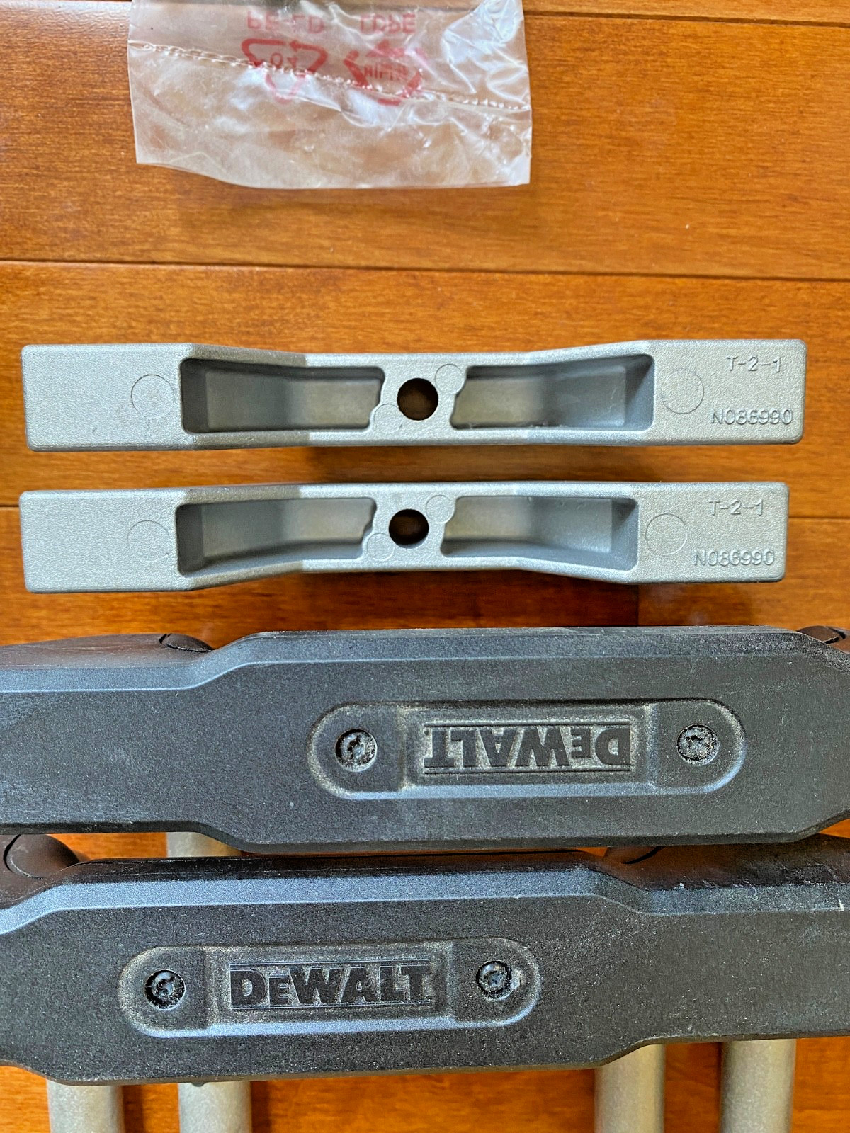 OEM Dewalt Left Right Extensions Assay Clamp DWS780/DWS779 Sliding 12” Miter Saw gallery