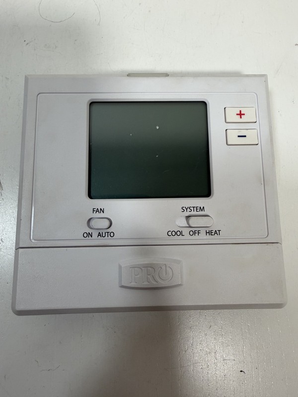 PRO1 T701 White Non-Programmable Battery Operated Thermostat USED gallery