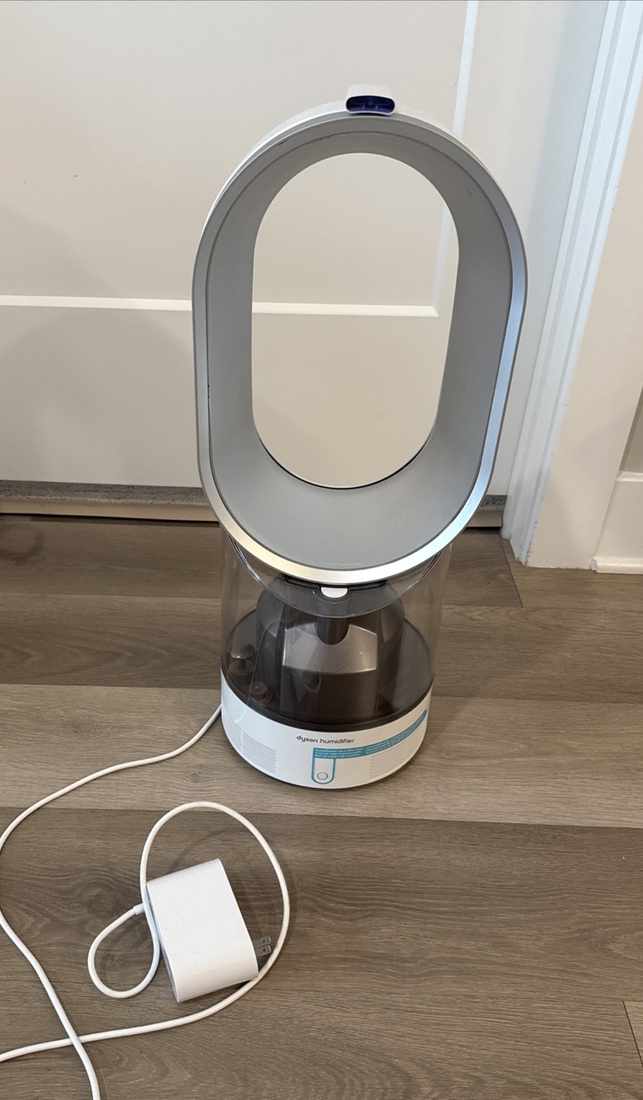 Dyson AM10 Humidifier with Fan - White/Silver gallery