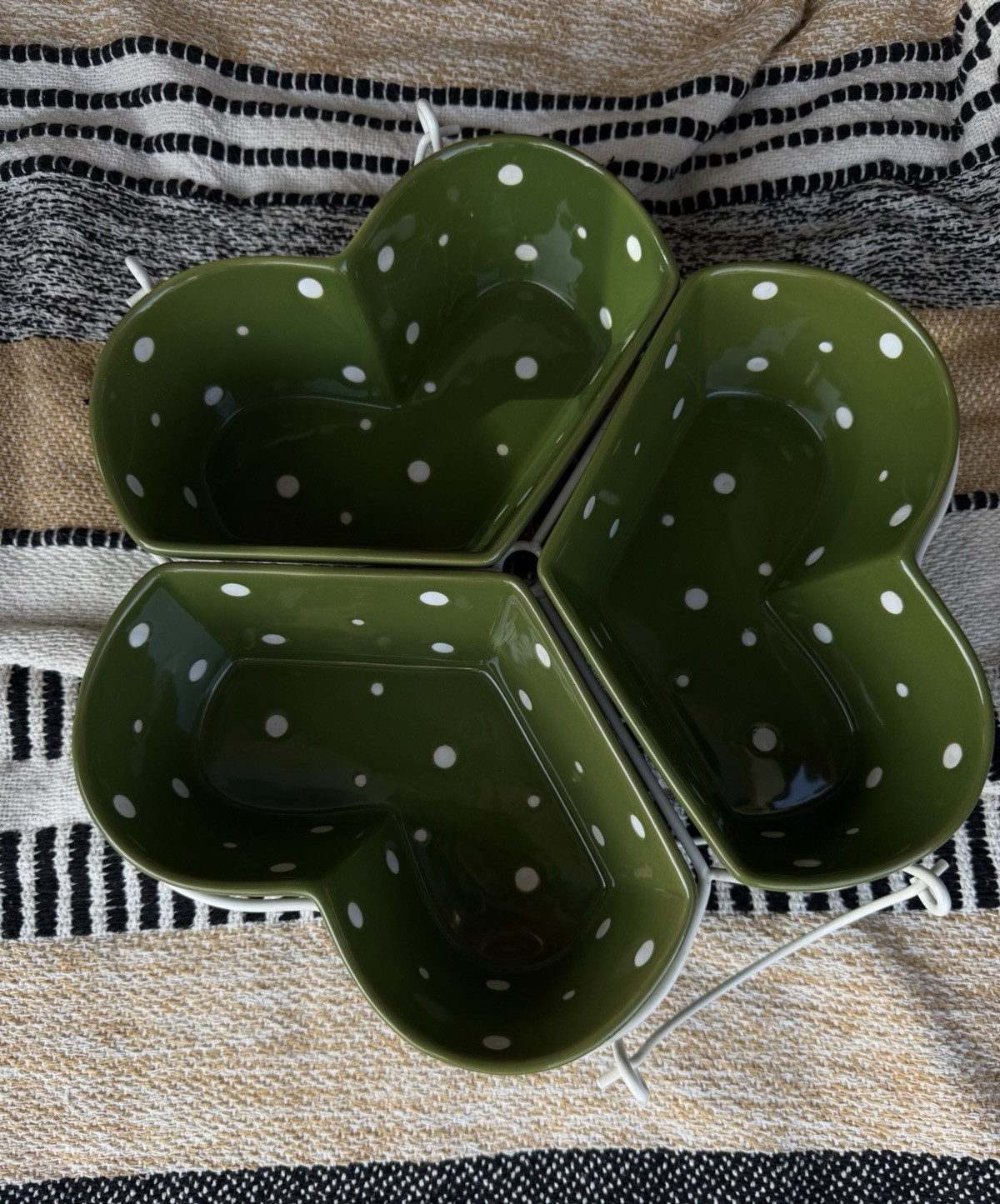 Temp-tations Ovenware Polka Dot Bowl Set w/ Metal Stand (1 Qt) gallery