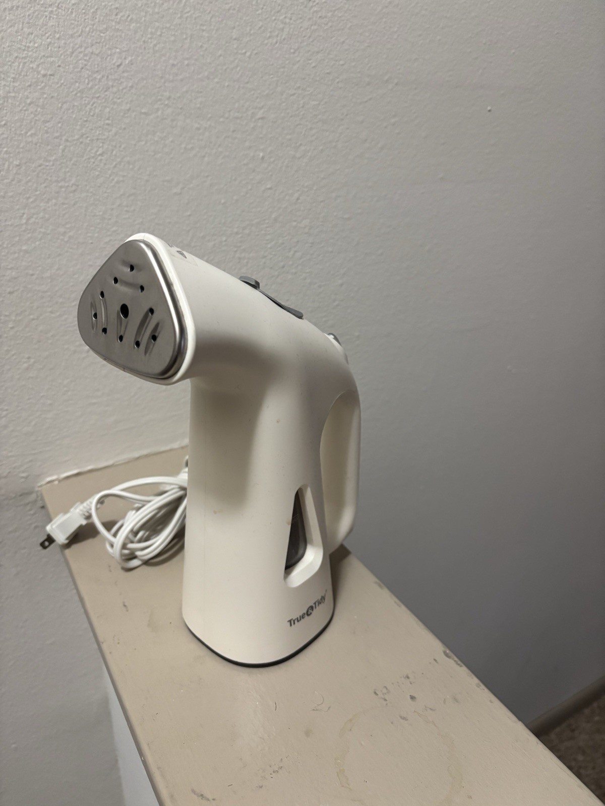 True & Tidy TS-38 Steam Iron White Comfort Handle Corded 800W 120V Garment gallery