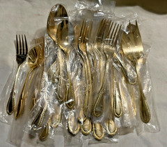 Faberware Breeze-Gold Electroplated Feathered Tip Flatware Service for 8 Serving