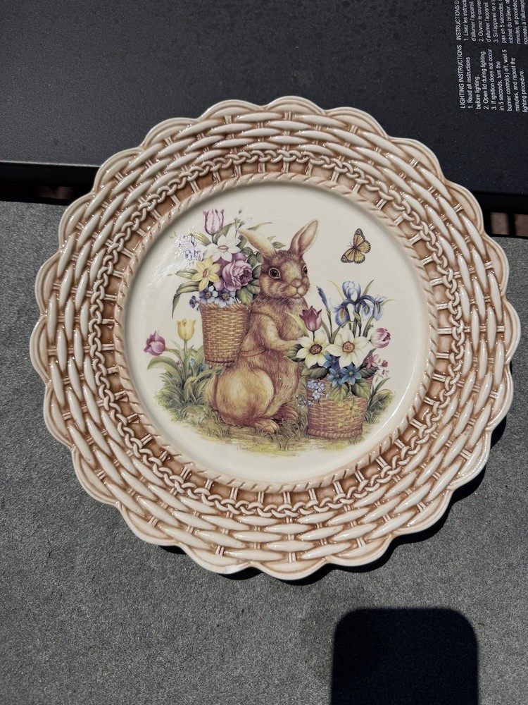 Cracker Barrel Easter Treasures Dinner Plate Bunny Rabbit 11.25” Please READ