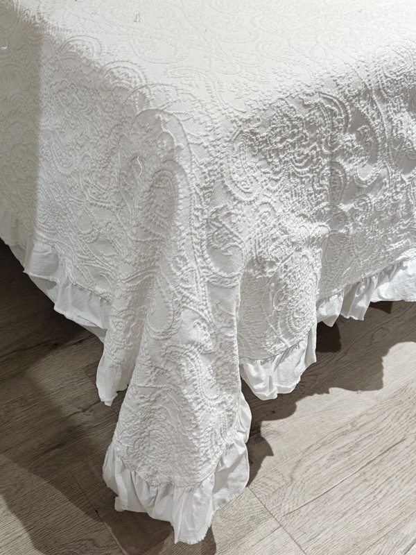 PIU BELLE Cotton Matelasse Bedspread Queen Coverlet White Ruffle Paisley Shabby gallery