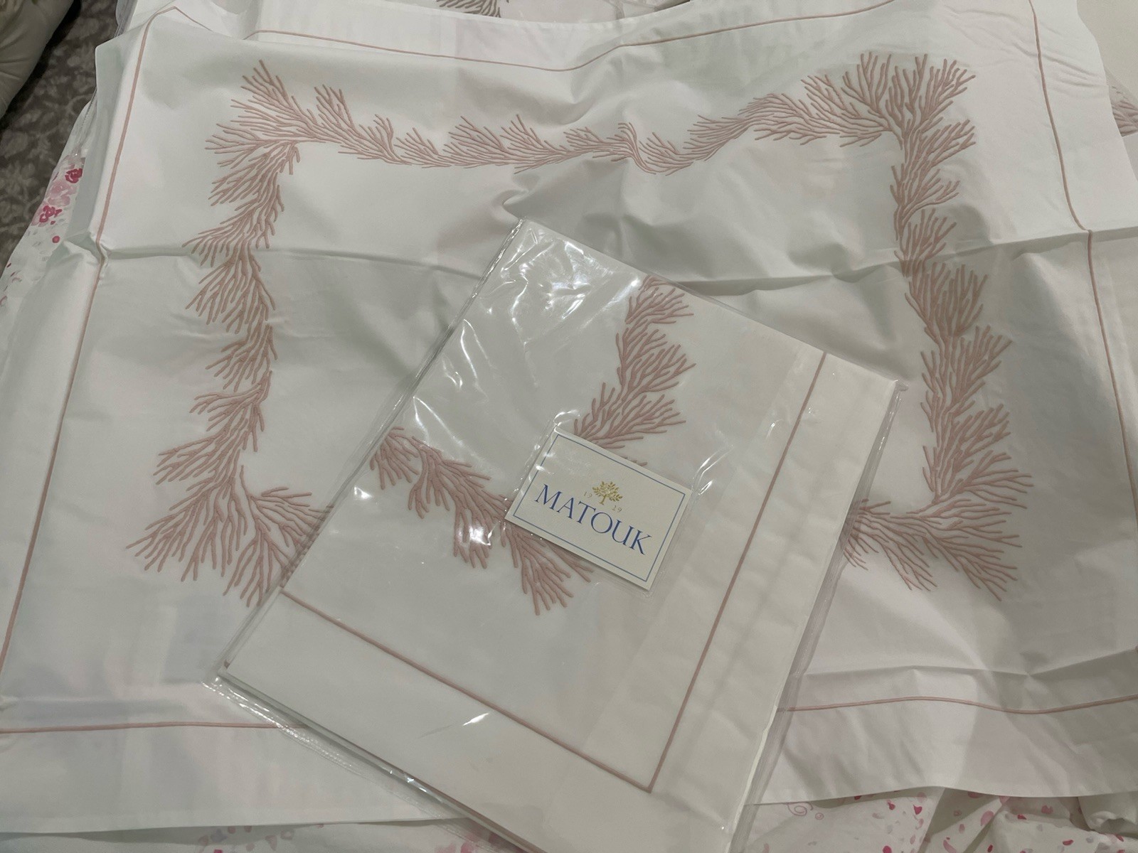 $450 Matouk USA New (2) Standard Shams Atoll 520TC Percale BLUSH gallery