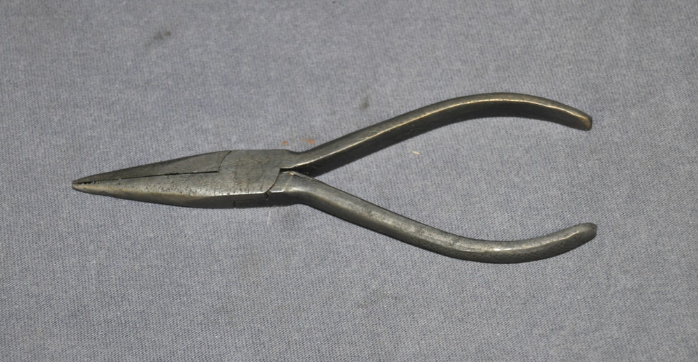 Utica 5 1/2 inch needle nose pliers