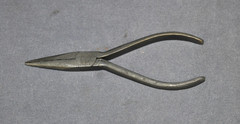 Utica 5 1/2 inch needle nose pliers