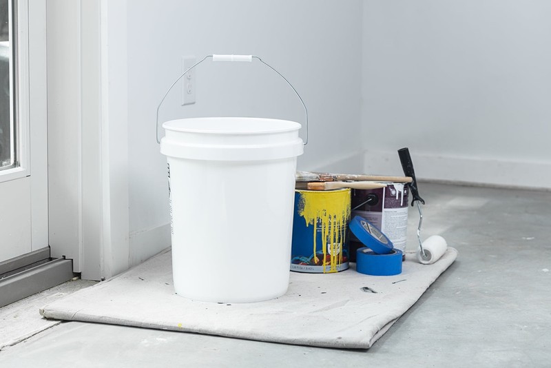 (2 pack) United Solutions 5 Gallon Round Utility Bucket, Comfort Handle, Plastic gallery