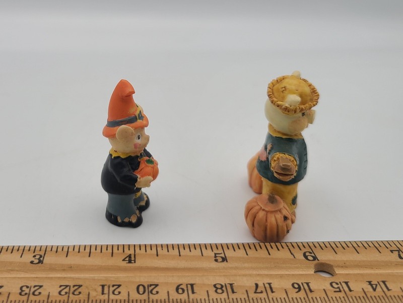 2 PIG Scarecrows Miniature Figures 1992 THT Designs Co. 2" Tall Fall Halloween gallery