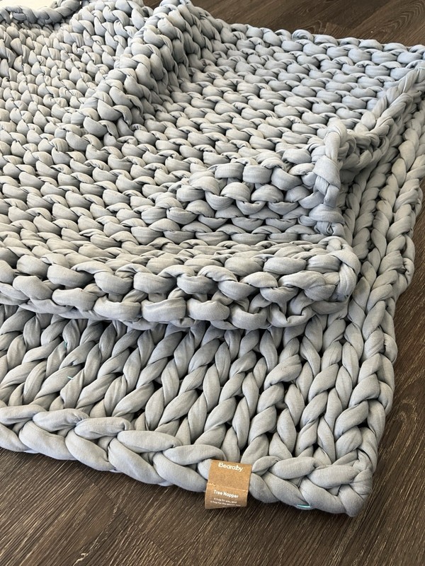 Bearaby Tree Napper Throw 20 Lb Retail $299 Bluebell Used Cooling Weighted gallery