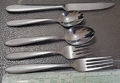 Oneida Flatware Jennifer, 18/0 Stainless, Mooncrest Trista Luann 5pc Setting