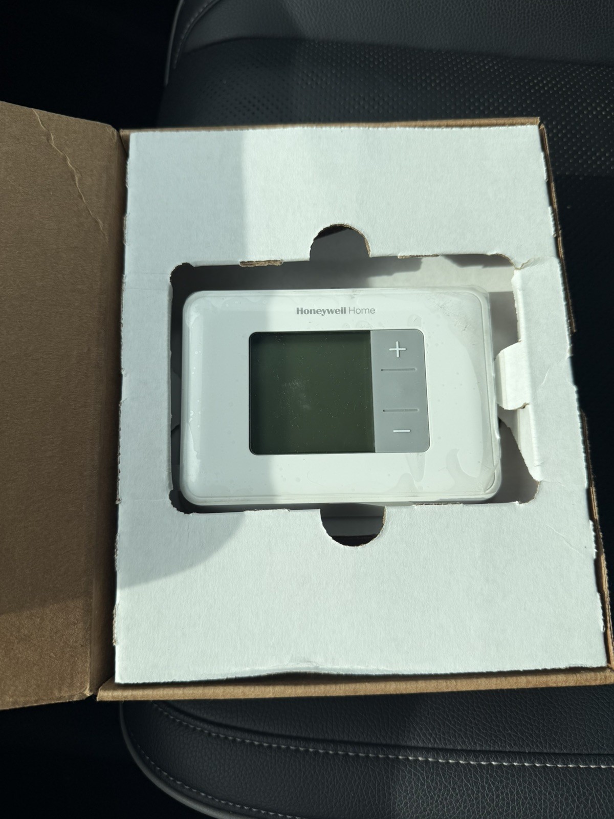 Honeywell RTH5160D1003 Non-Programmable Thermostat 1 Heat/1 Cool Stages. gallery
