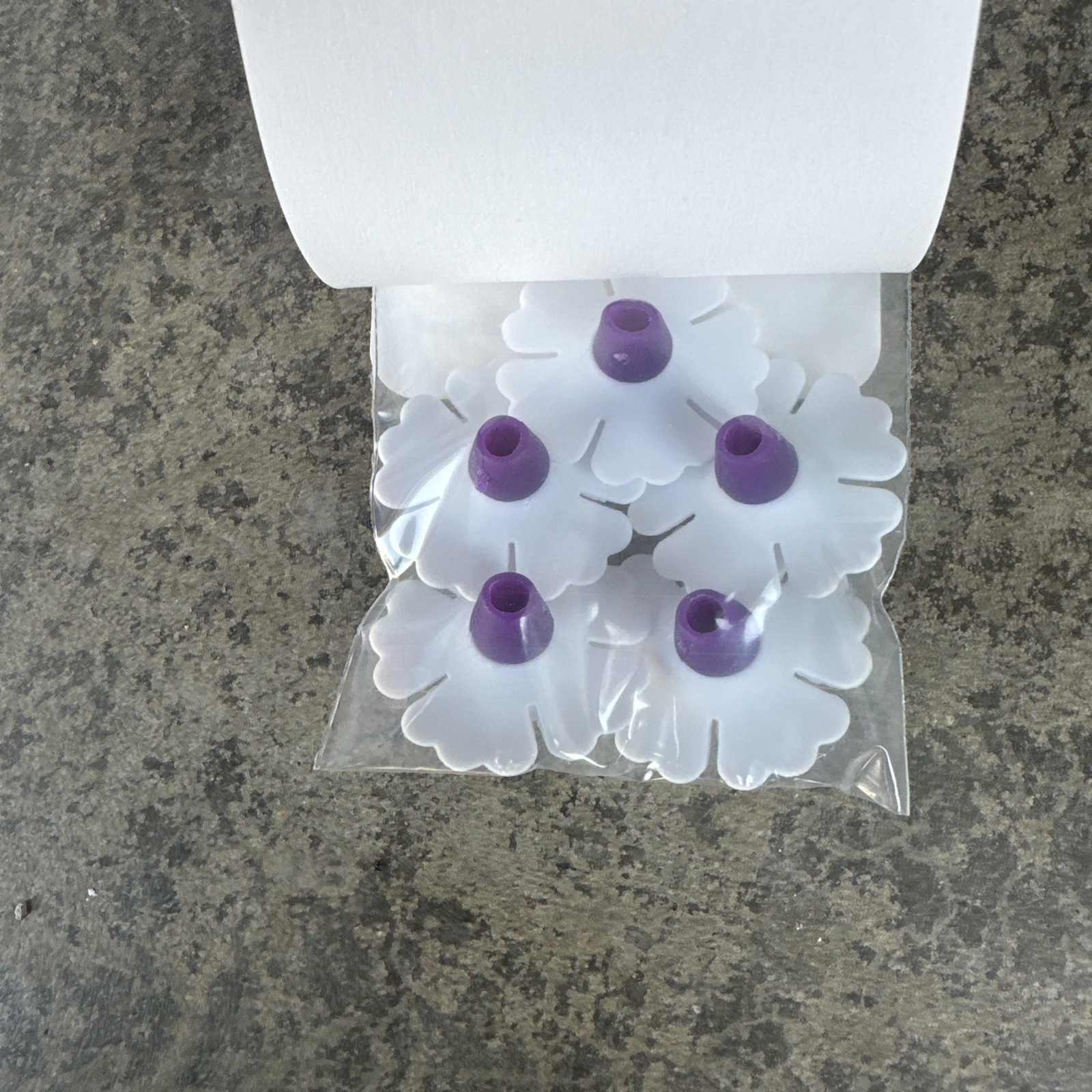 NEW More Birds Replacement Flowers for Hummingbird Feeder, White/purple - 5 Pack gallery