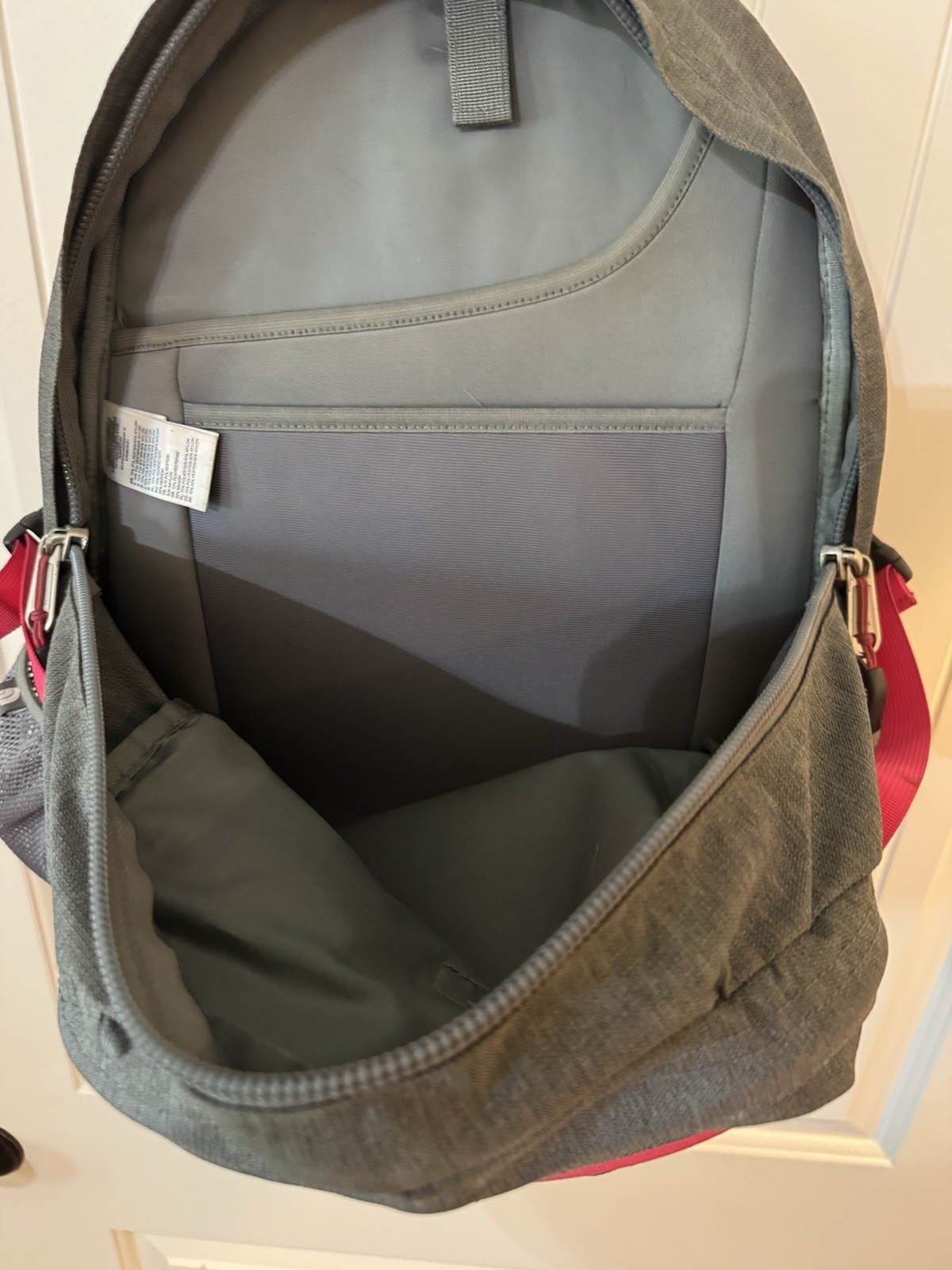 North Face Recon Backpack with Laptop Compartment - Excellent Condition 4