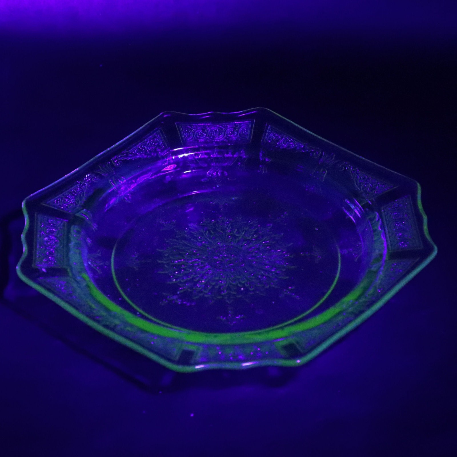 Anchor Hocking Princess Vaseline Uranium Depression Glass Bread Plate gallery