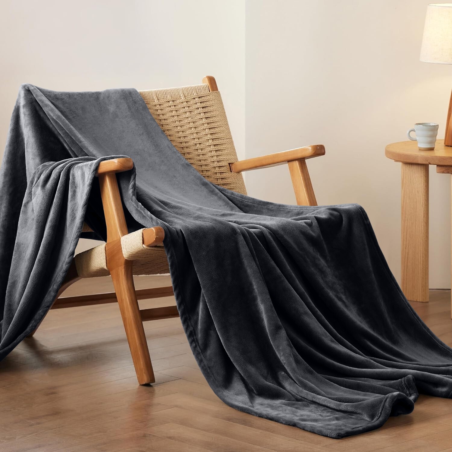 Luxury Fleece Blanket Soft Warm Lightweight Cozy Queen Size Blankets 310 GSM gallery