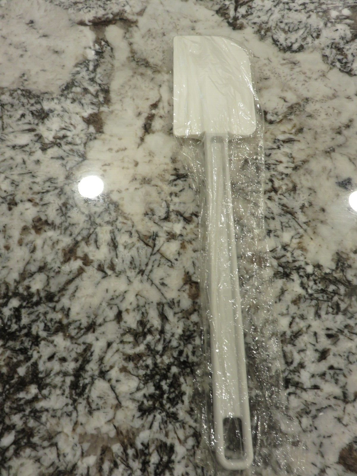 Rubbermaid Commercial Cold Baking Cooking Spatula 13-1/2’’ White # 1905 NEW/Seal gallery