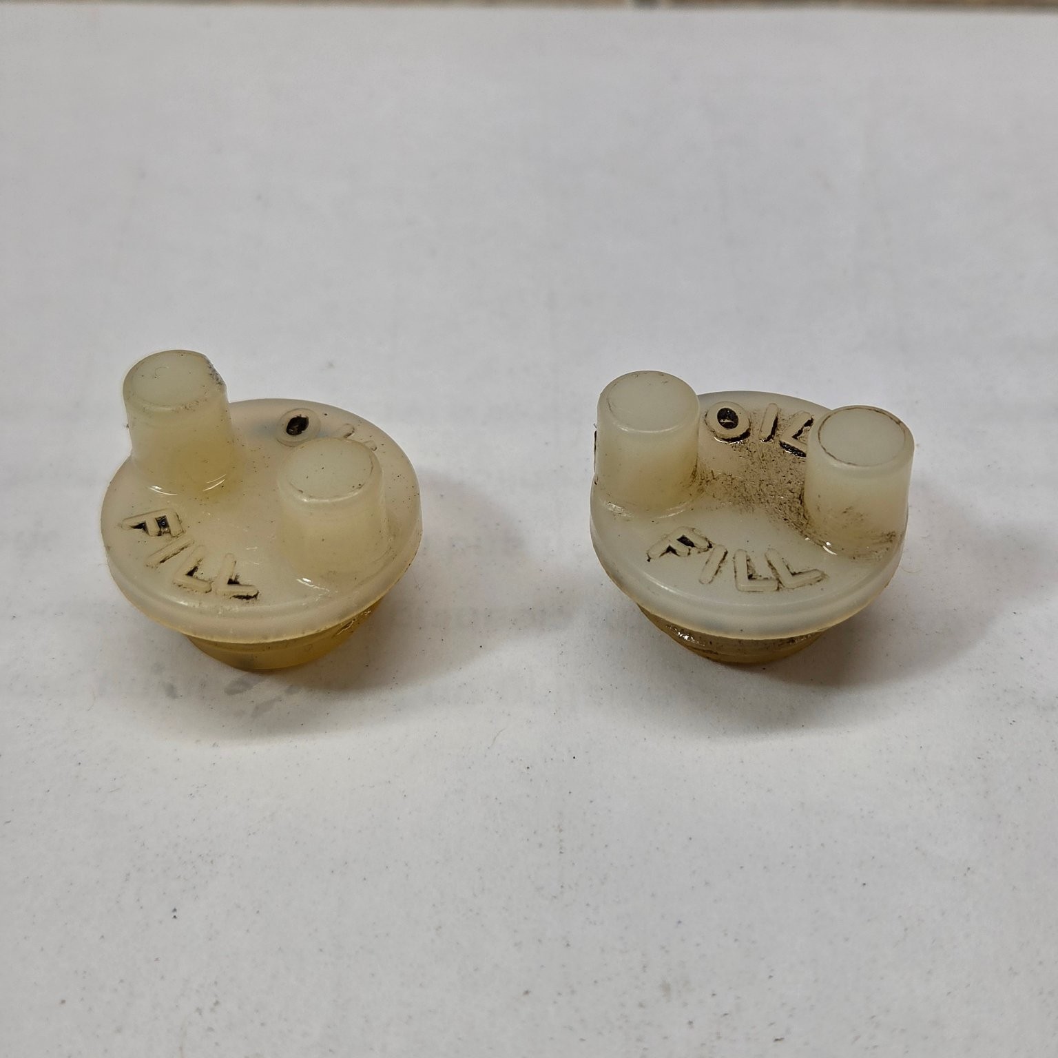 Briggs & Stratton Oil Fill Caps MPN 281658S Lot of 2 5 HP Horizontal Engine gallery