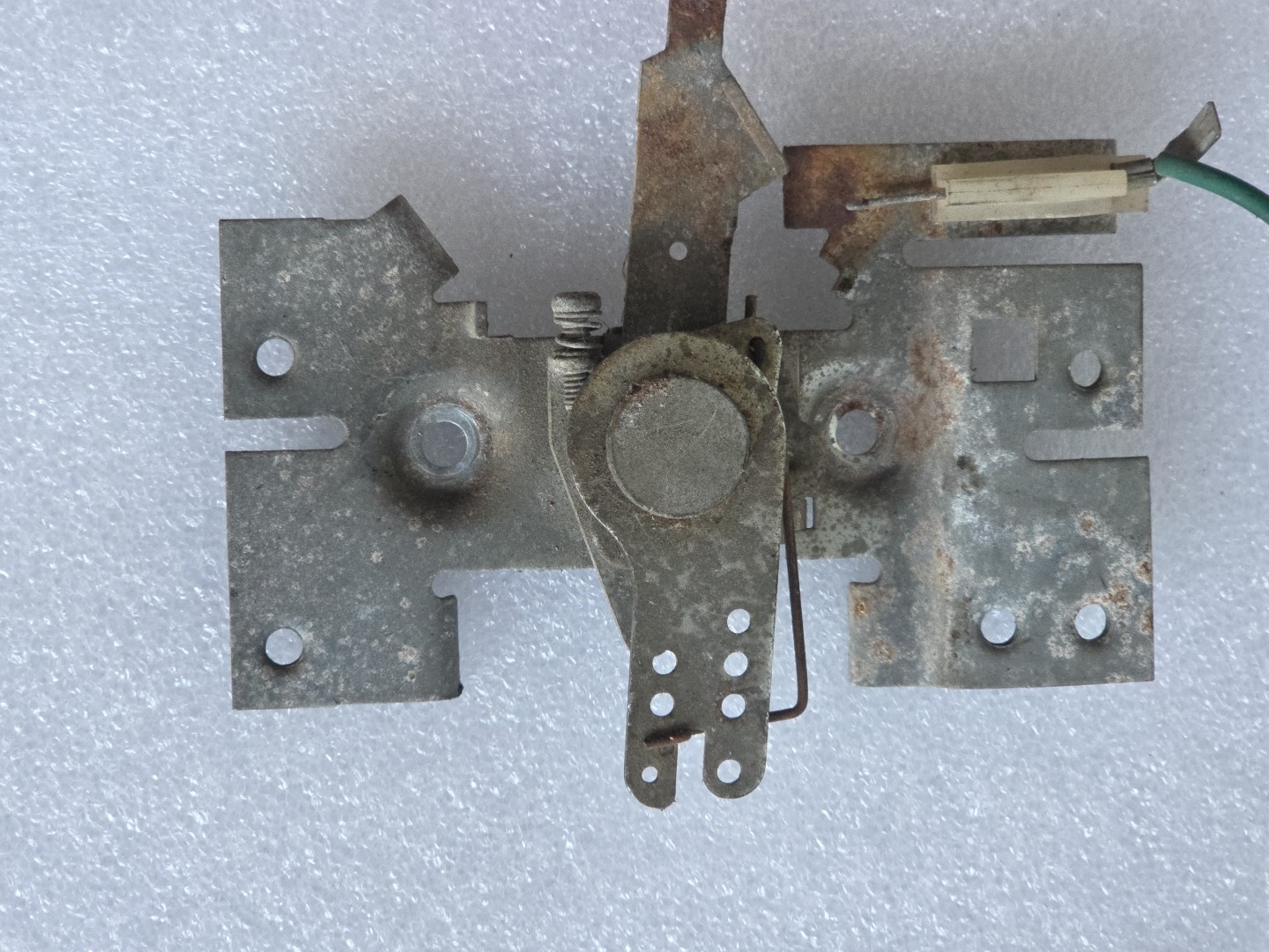 Tecumseh HMSK80 Throttle Control Bracket 34677 Murray MTD Craftsman Snowblower gallery